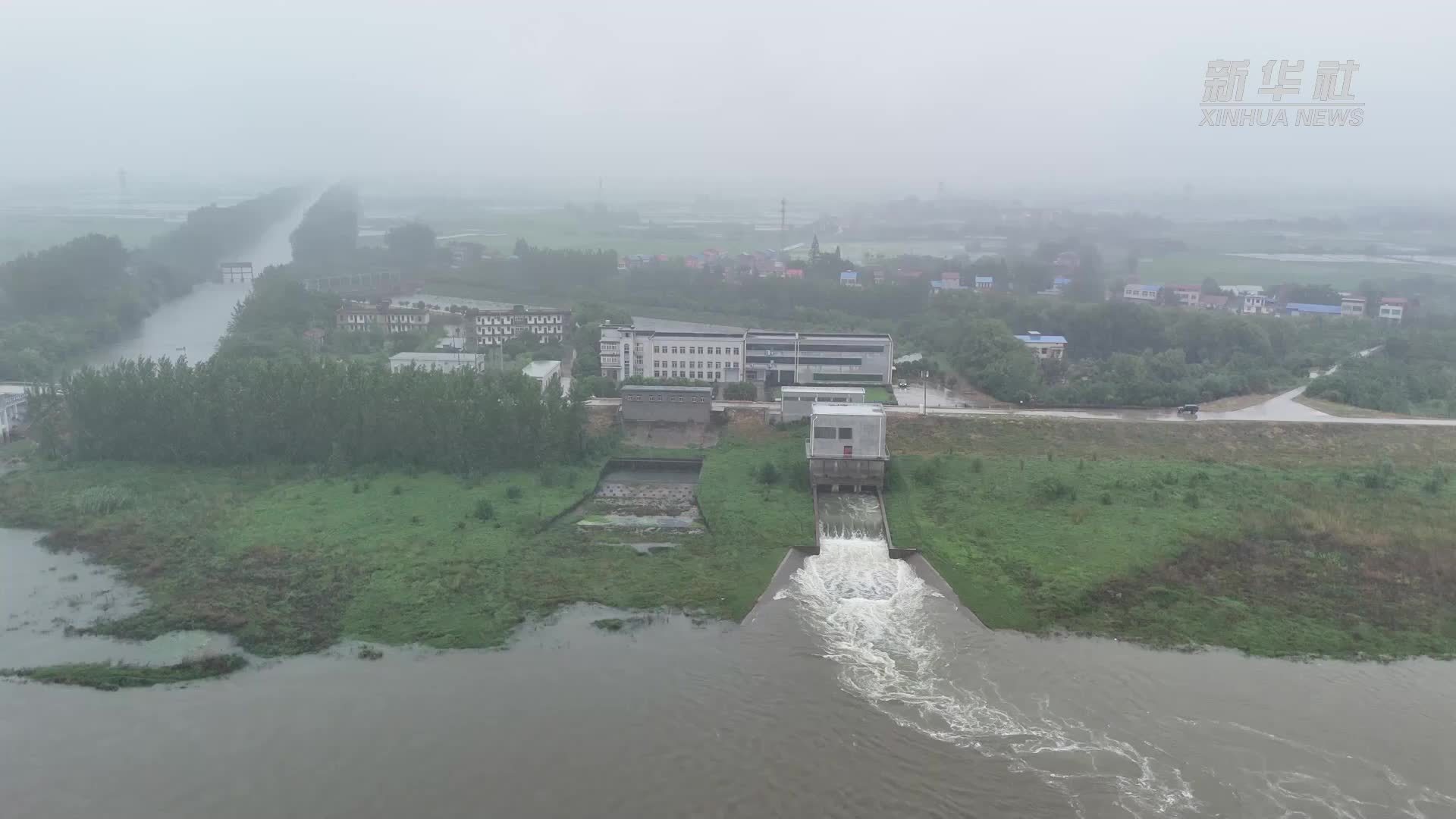 迎战强降雨 湖北多地抢险保民生