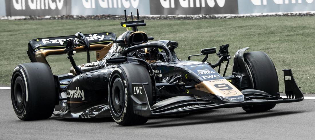 《F1™：狂飙飞车》全国热映—万国表特别呈现APXGP车队联名时计作品