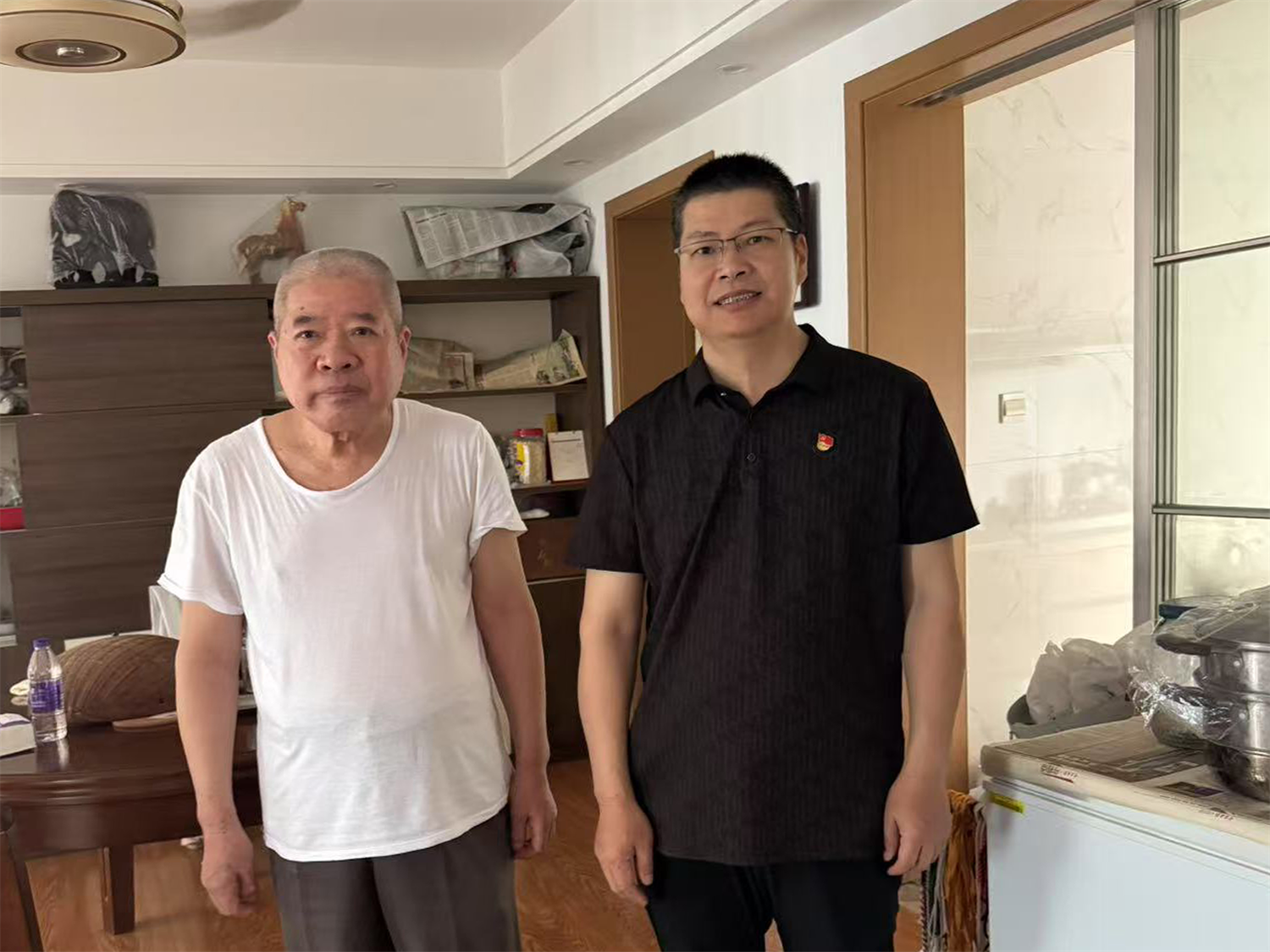 七一关怀映初心，惠风社区开展老党员慰问与网格服务活动