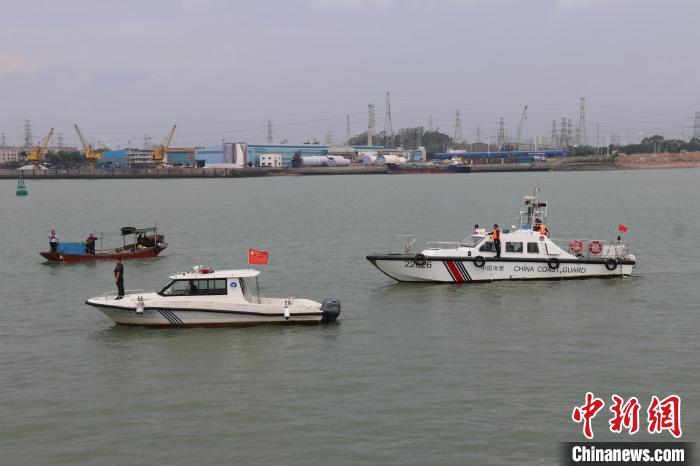与渔政部门协同开展执法行动。(中国海警局南海分局供图)