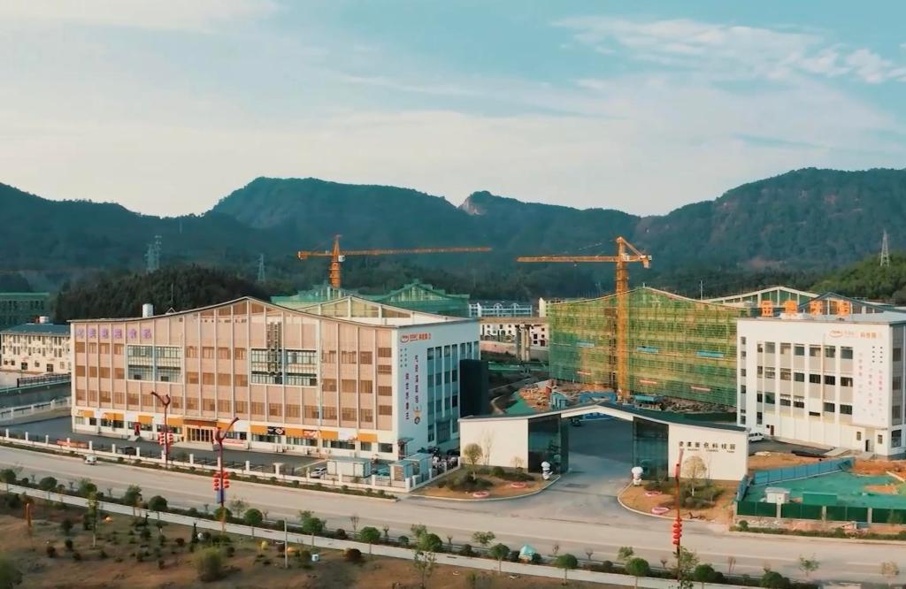 图为资溪面包食品产业城。新华社发