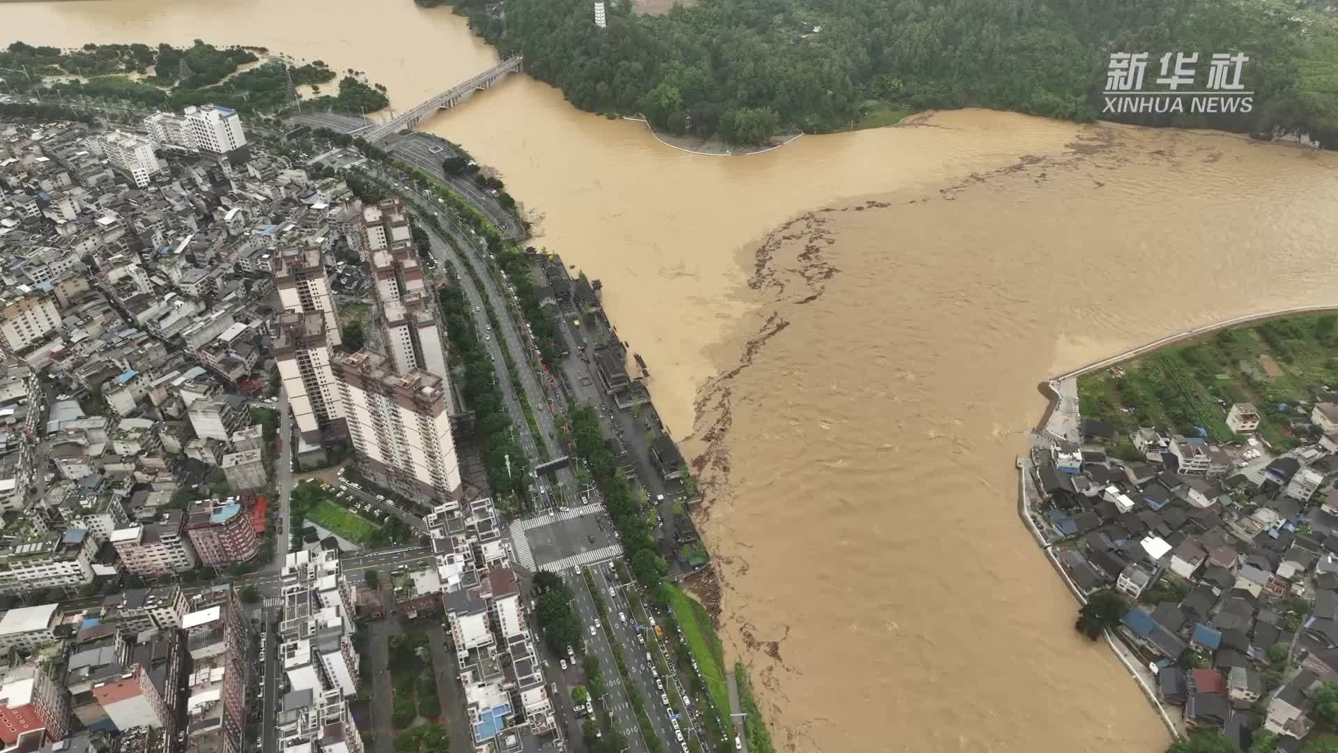 贵州榕江：齐心协力抢险救灾