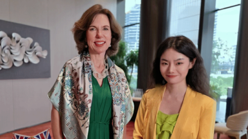 英国驻华大使吴若兰用3个词总结中英关系