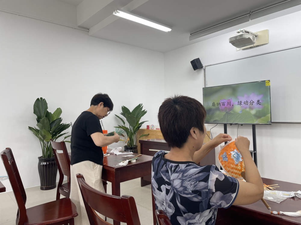 江北梅堰社区巧手“点废成扇”，非遗技艺焕发绿色生机