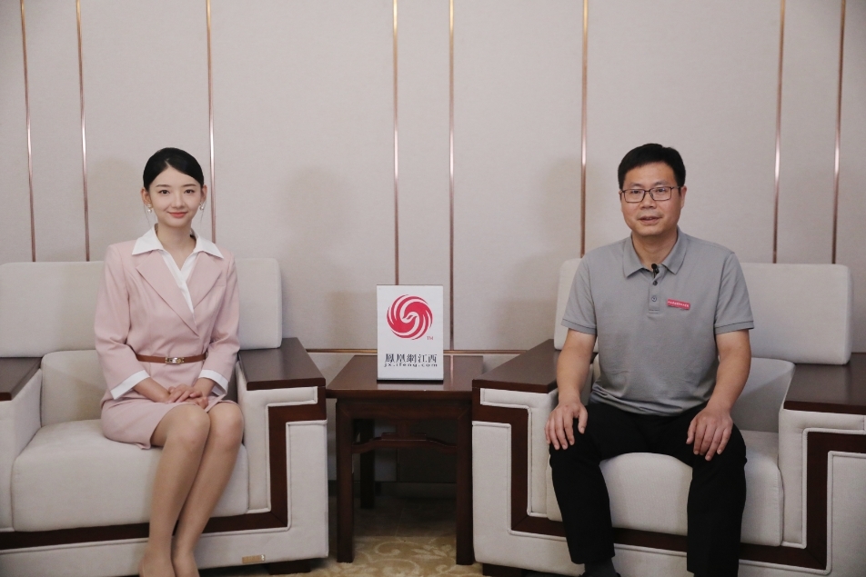 江西旅游商貿(mào)職業(yè)學(xué)院黨委書(shū)記吳小平做客《鳳凰會(huì)客廳》