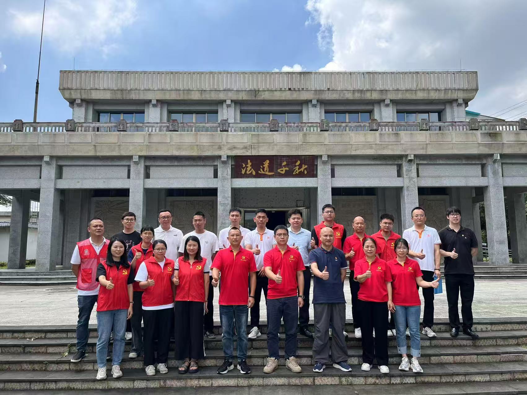 平安产险佛山分公司：携手里水汤村党委开展七一党建慰问活动