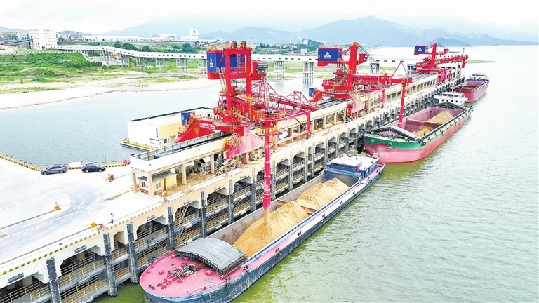 鄱阳湖进入丰水期 庐山市星子港综合码头生产进入旺季（图）