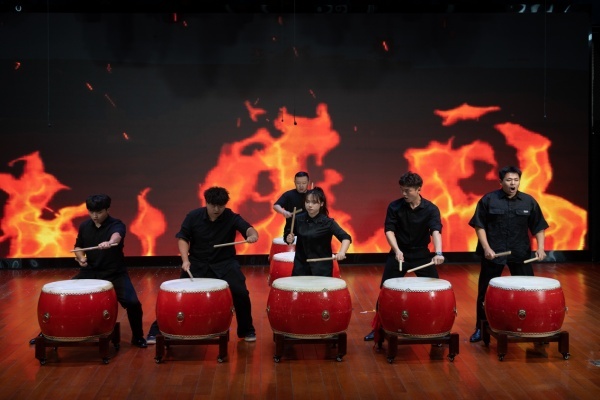 音乐学院打击乐团演奏《春申战鼓》