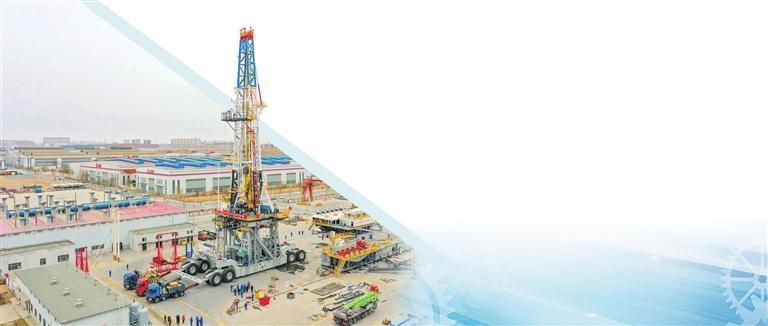 兰石集团自主研发制造的全球首套3000HP超深井沙漠快速移运钻机　本版图片均由兰州新区报记者　霍鸿宇　摄