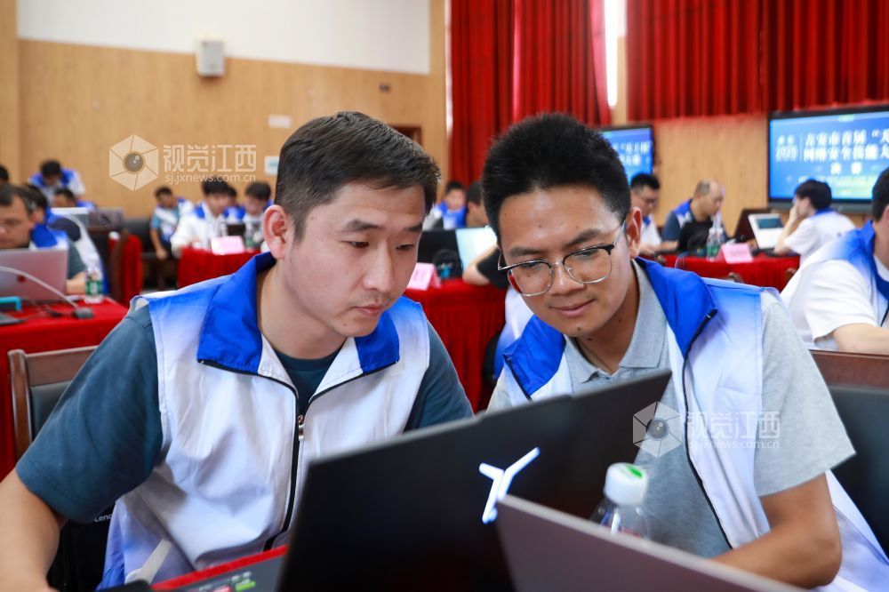 2025年6月25日，江西省吉安市吉水縣，吉安市首屆網絡安全技能大賽決賽現場，參賽選手正在緊張比賽中。