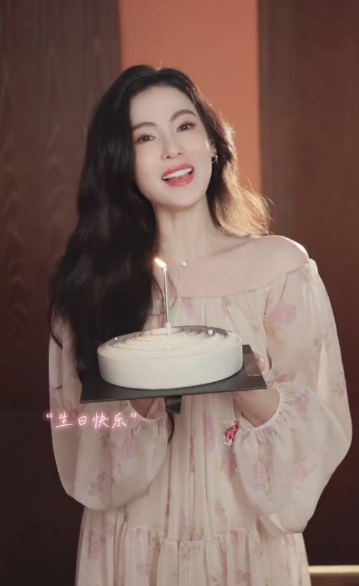 张柏芝祝福周星驰生日快乐。