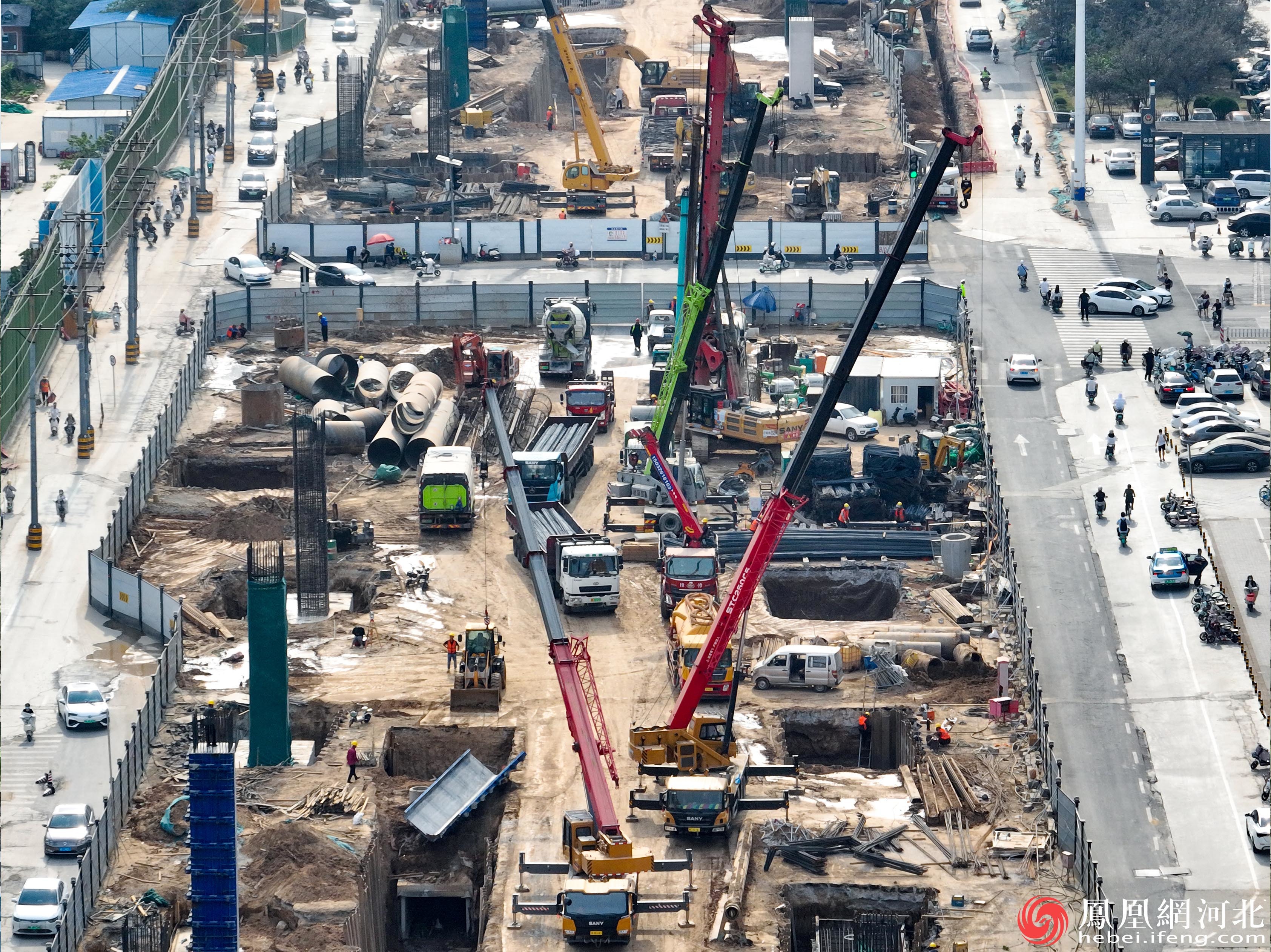 和平路施工现场。