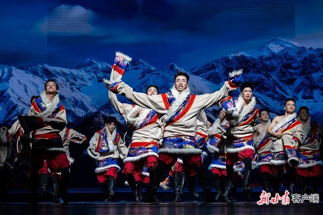西北民族大学群舞《雪域汉子》