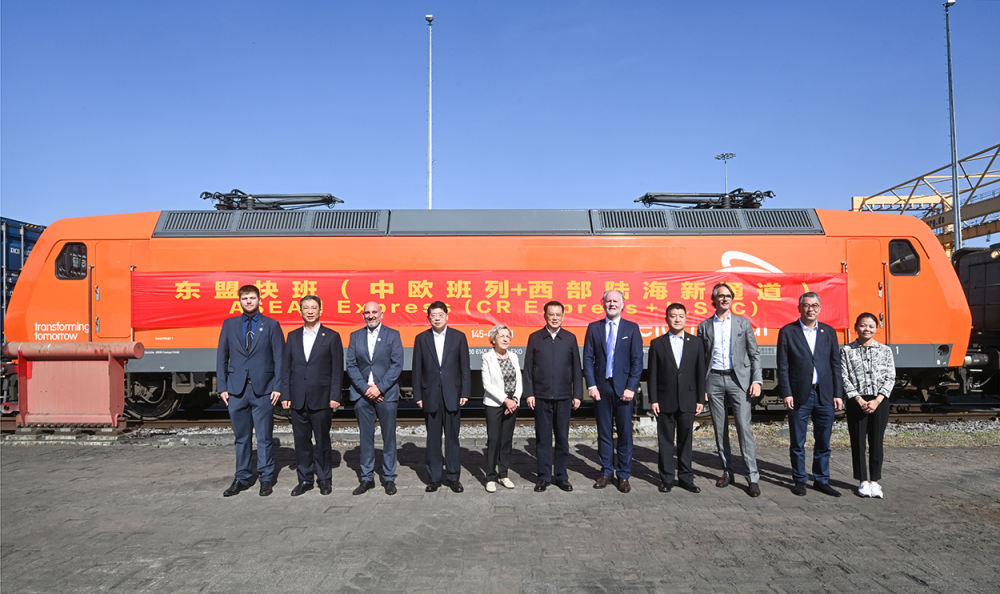 ▲6月21日上午，市委书记袁家军在杜伊斯堡出席中欧班列—陆海新通道东盟快班发车活动。苏思 摄