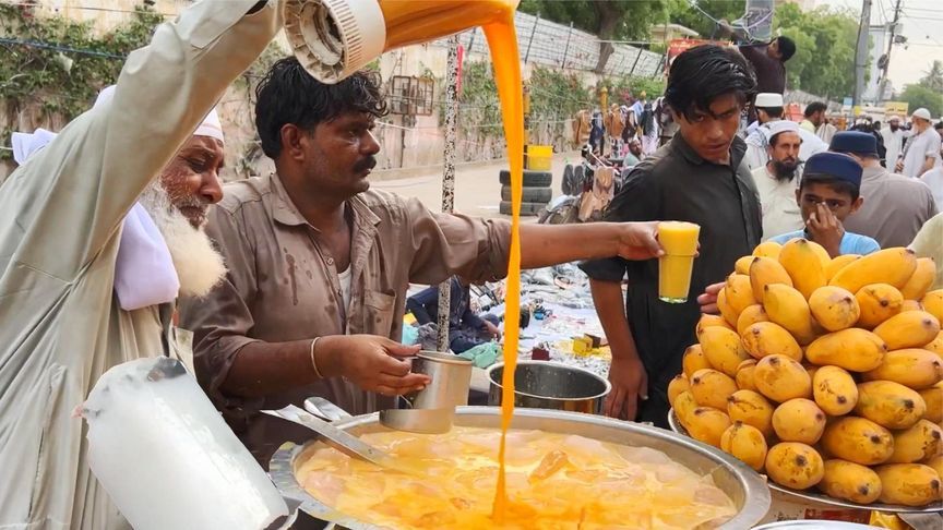 46度高温下卖续命水，巴铁独有的暴利行业，一个摊位养活30人