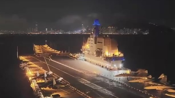 这是国安家好的浪漫！山东舰夜泊维港画面曝光