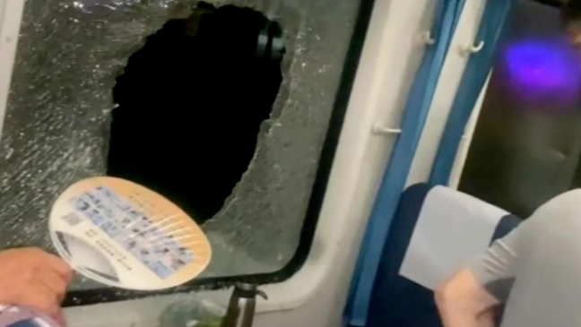 警方回应列车脱线乘客破窗被带走：情况还在调查