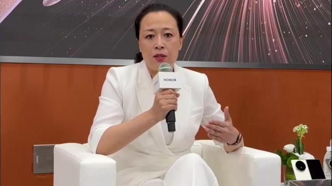 荣耀产品线总裁方飞回应苹果入局折叠屏：非常期待同台<em>竞技</em>