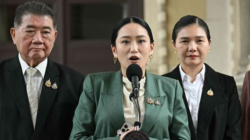 “电话门”事件发酵 泰国总理佩通坦职务被停