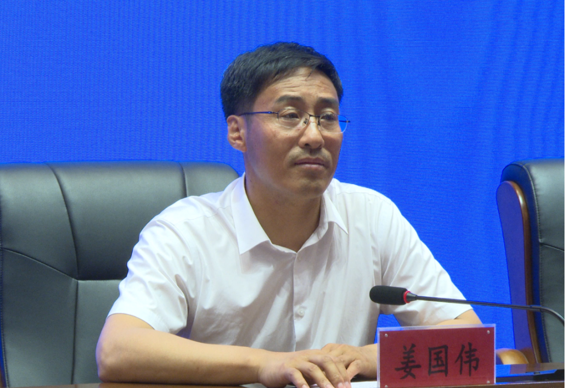 七台河市教育局党组成员、副局长姜国伟