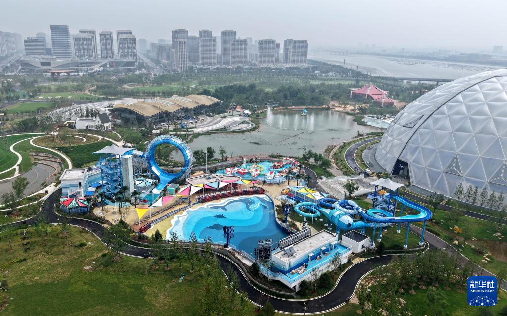 位于青岛市高新区的东方伊甸园（6月28日摄，无人机照片）。新华社记者 李紫恒 摄