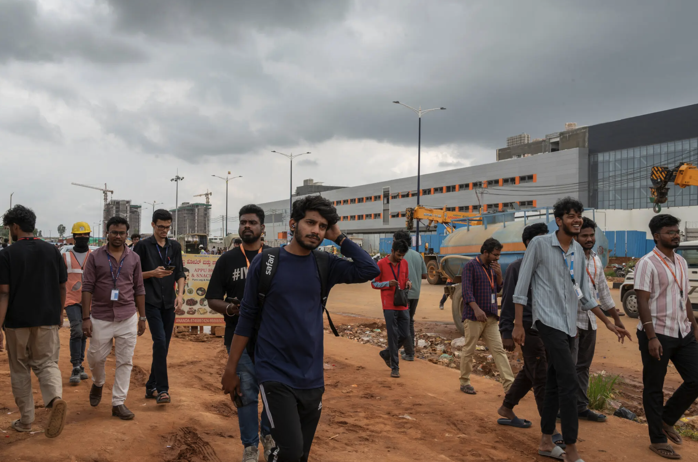 特朗普一心想要美国制造iPhone,为何苹果选择了印度?