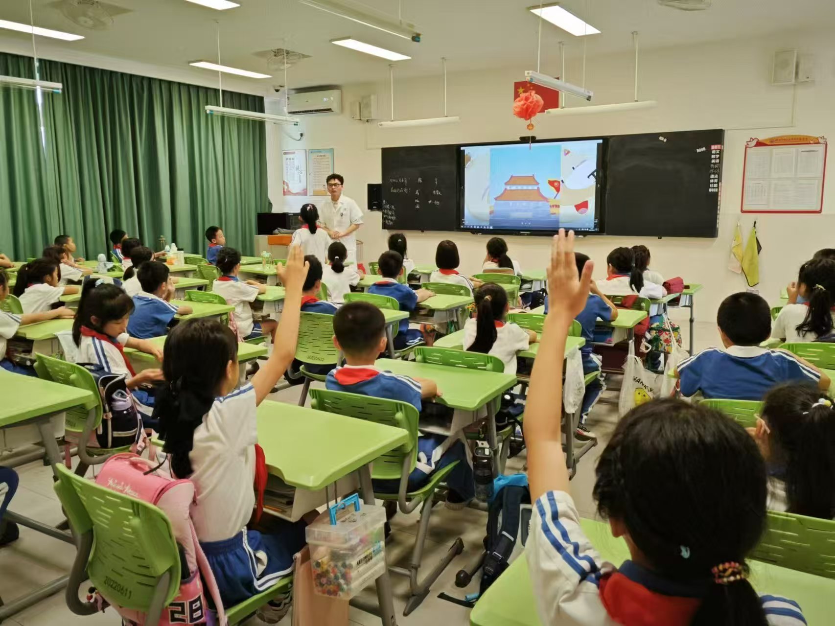 从中医药文化到应急救护  坪山区中医院创新实践校园特色研学课程