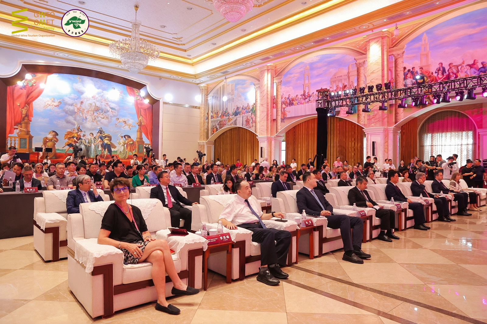 2025葡萄酒旅游大会在烟台开幕  携手全球共话葡萄酒旅游发展新未来
