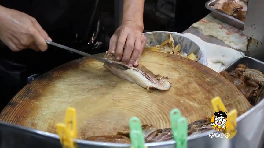 香港人吃得太健康了，这么好吃的大肥肉也不要，却把我馋出口水来