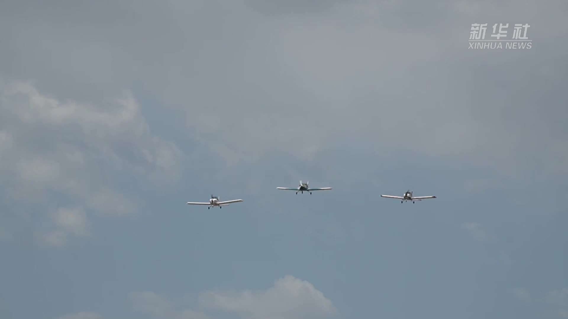 新疆伊宁低空旅游启航 云端览尽伊犁河谷绝美风光