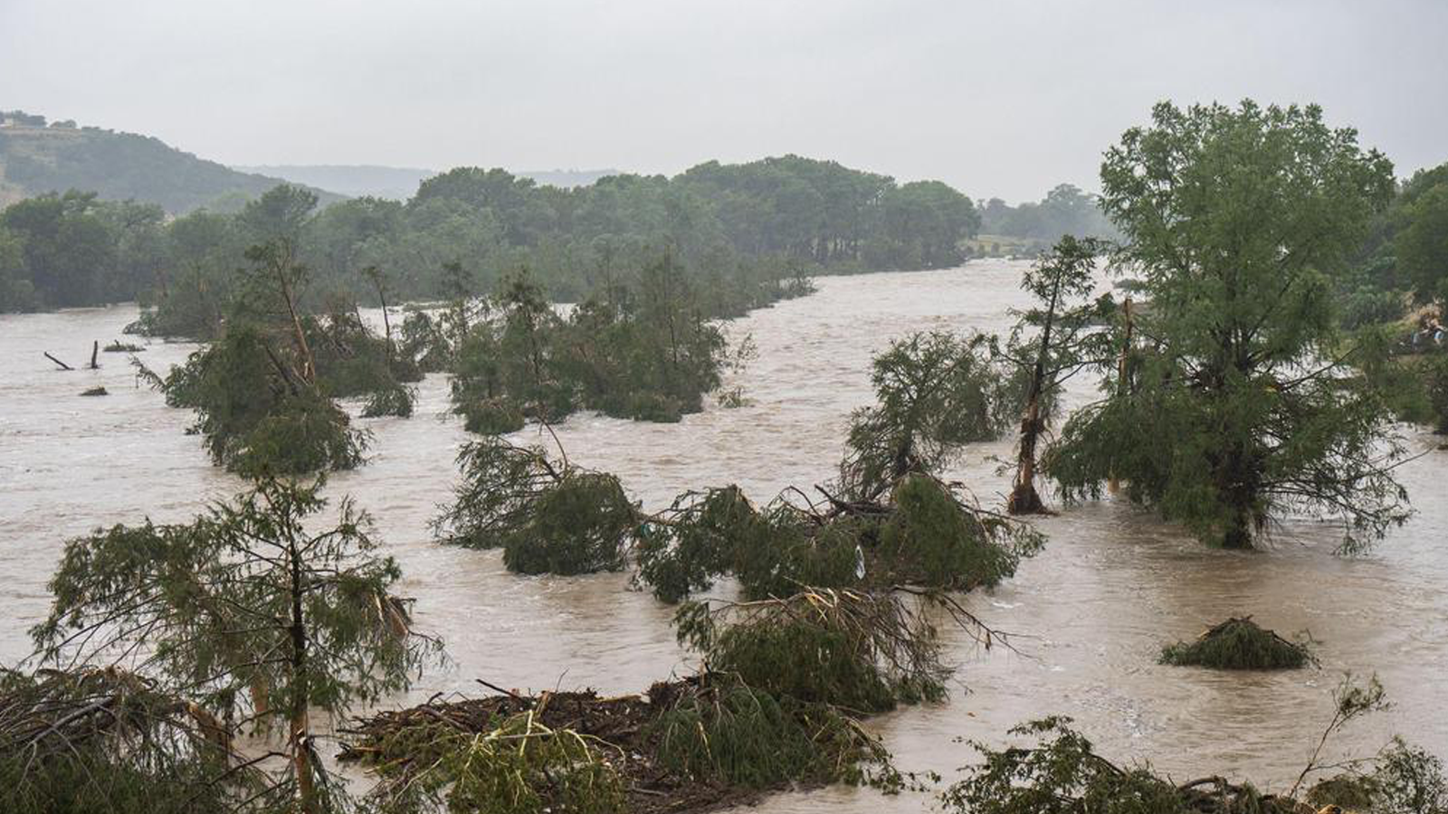 美国得州洪水致至少24死 约23名女童失踪