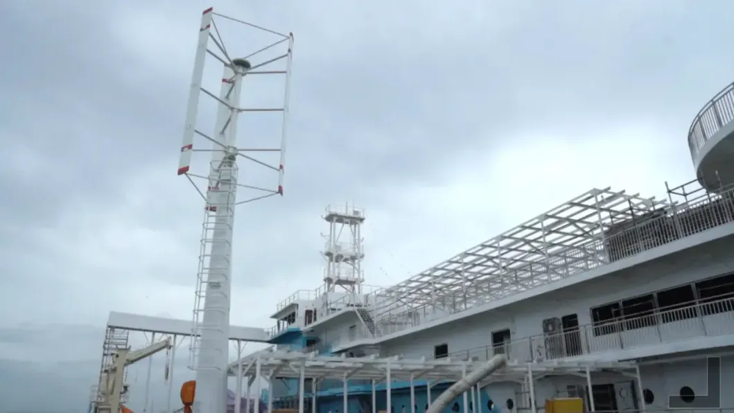 “湾区伶仃”号具备2000海里的超强续航能力，同时还特别注重节能环保