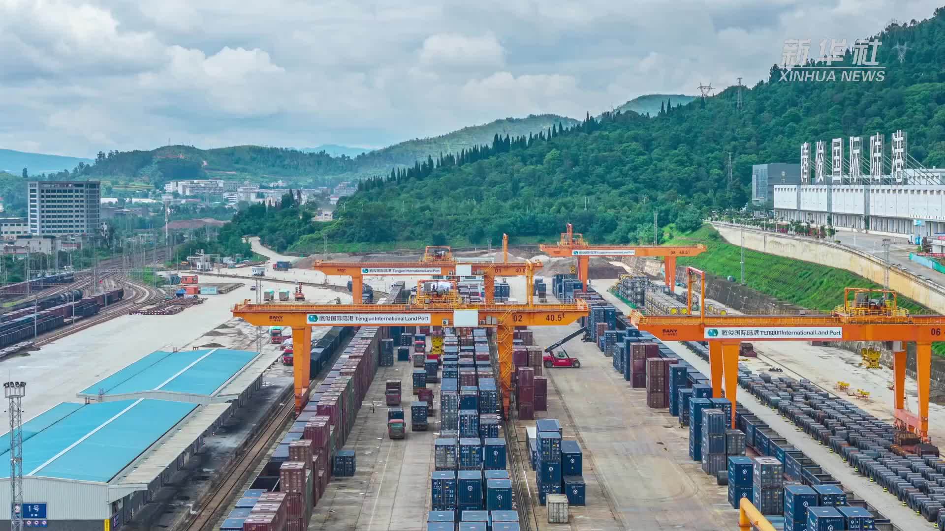 “郑和号”海公铁国际多式联运班列首发