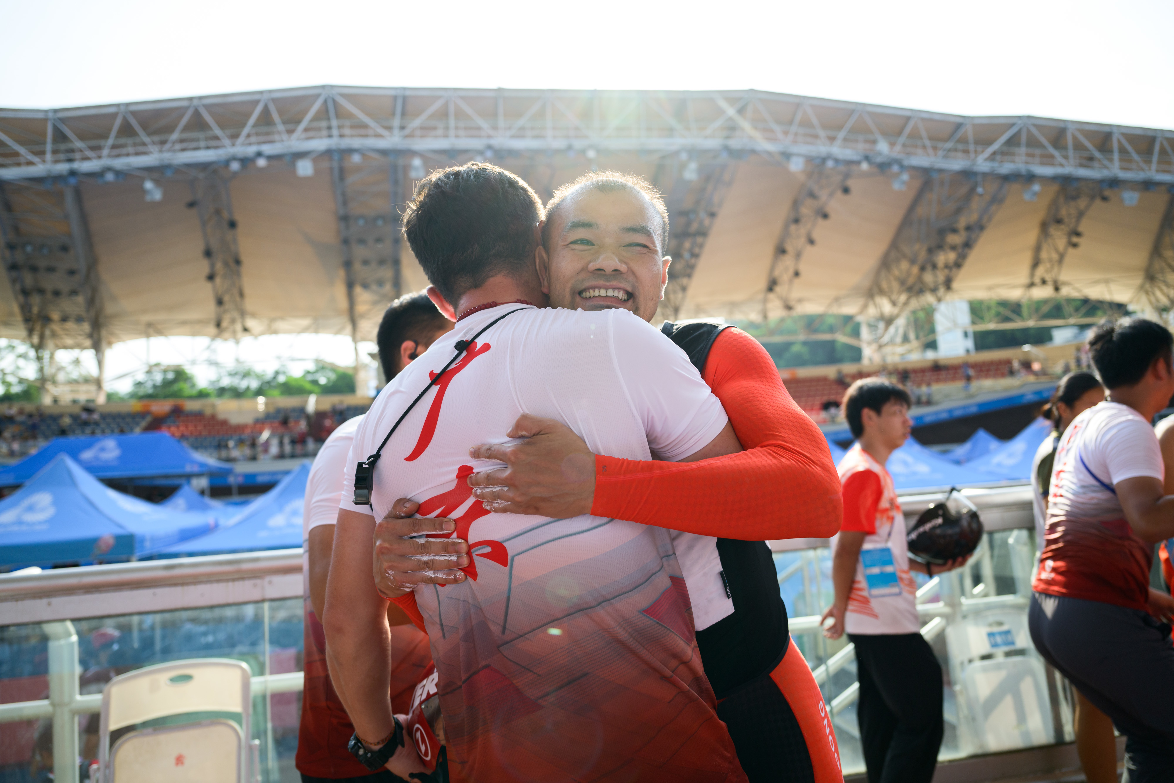 残特奥会自行车赛:无声世界奏响生命强音,科技暖城铺就无碍赛道