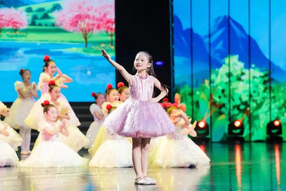 南通的小学生参加“童声里的中国”优秀作品展演活动。（周钰纯 摄）
