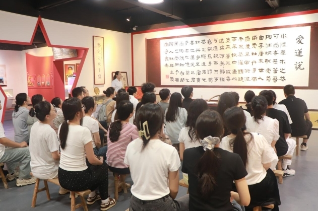 江西理工大學馬克思主義學院赴興國開展主題黨日活動