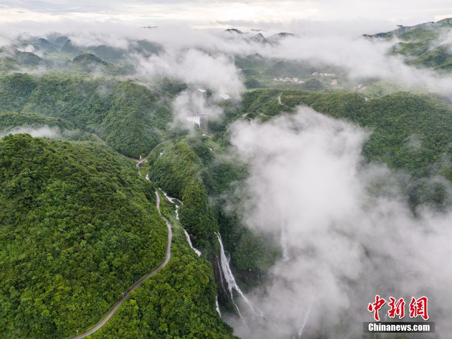 航拍贵州纳雍吊水岩瀑布 犹如一幅山水画卷凤凰网北美_凤凰网