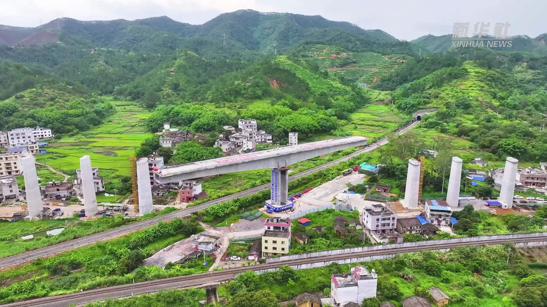 南珠高铁玉岑段全线转体工程完工