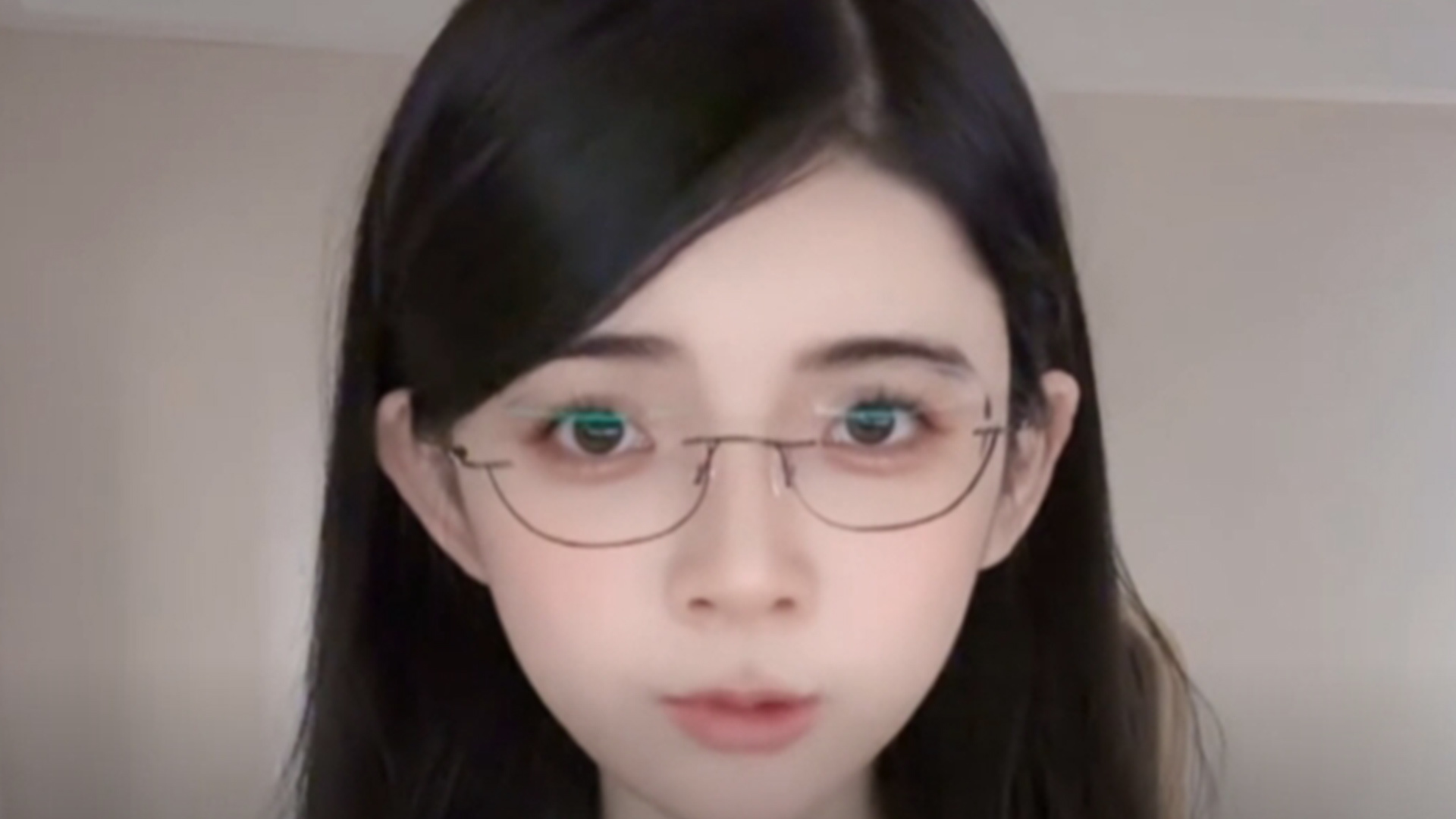 网红“狗头萝莉”状告诽谤案胜诉，在庭审中承认擦边，否认“白天摊煎饼晚上陪大哥睡觉”