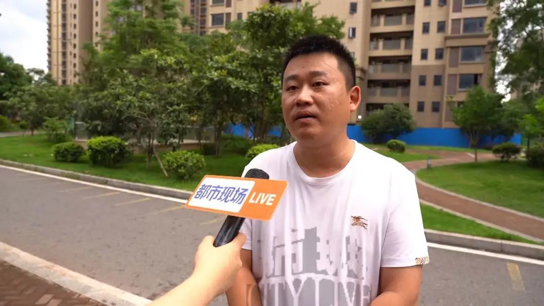 南昌县上峰景城小区负一楼无电梯按钮、手机无信号 老人砸壁逃生