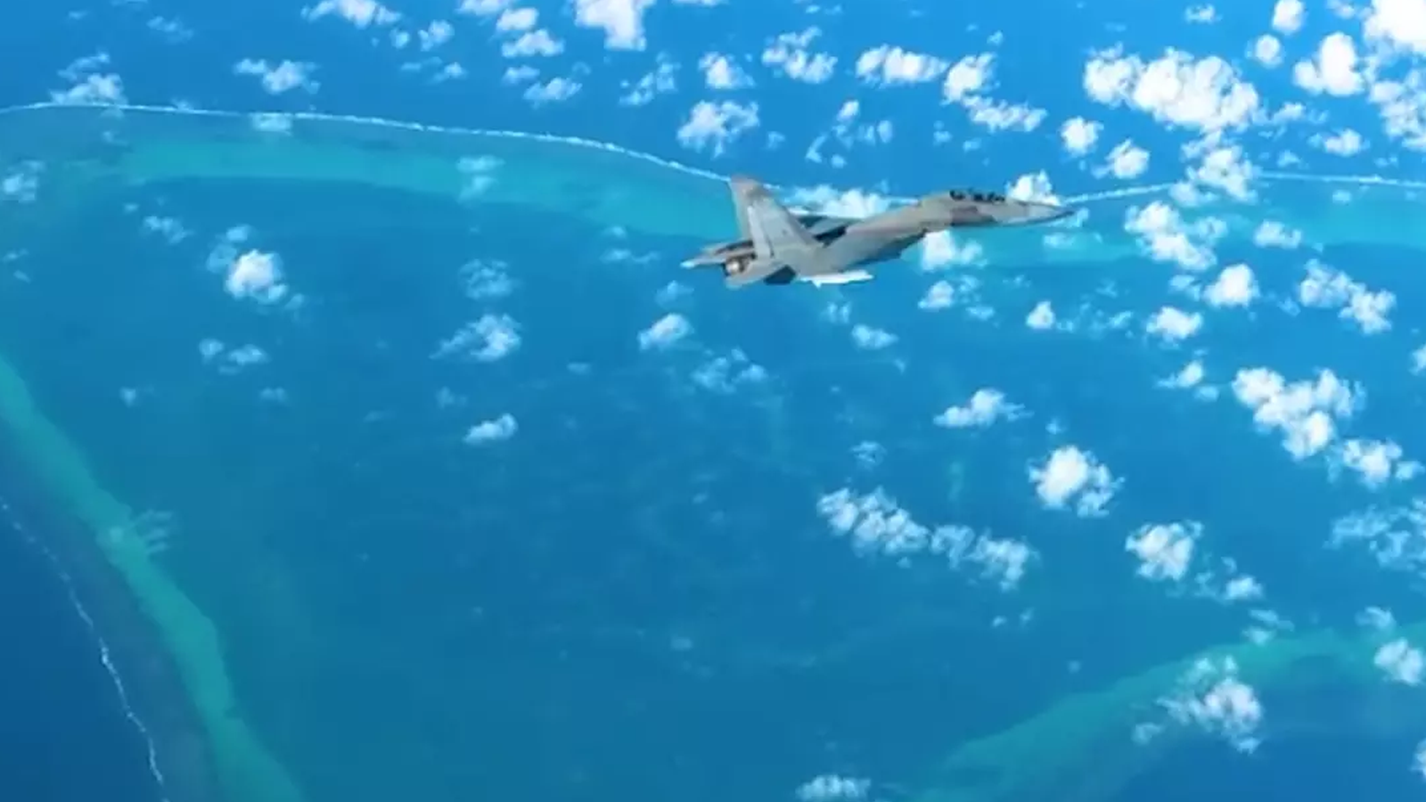 解放军南部战区黄岩岛警巡 强化海空管控