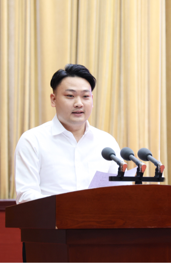 新签约、新开工企业代表发言。文胜/摄