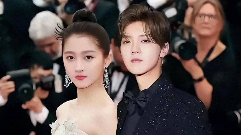 鹿晗关晓彤疑陷分手危机，生日祝福戛然而止，旧照引爆复合猜想封面图