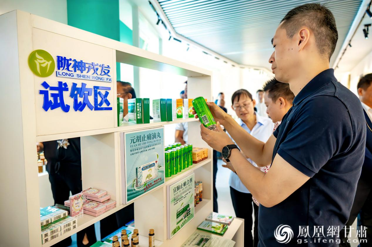 7°啡得乐植物饮料以其0糖0脂0卡的特点吸引港澳企业家品尝