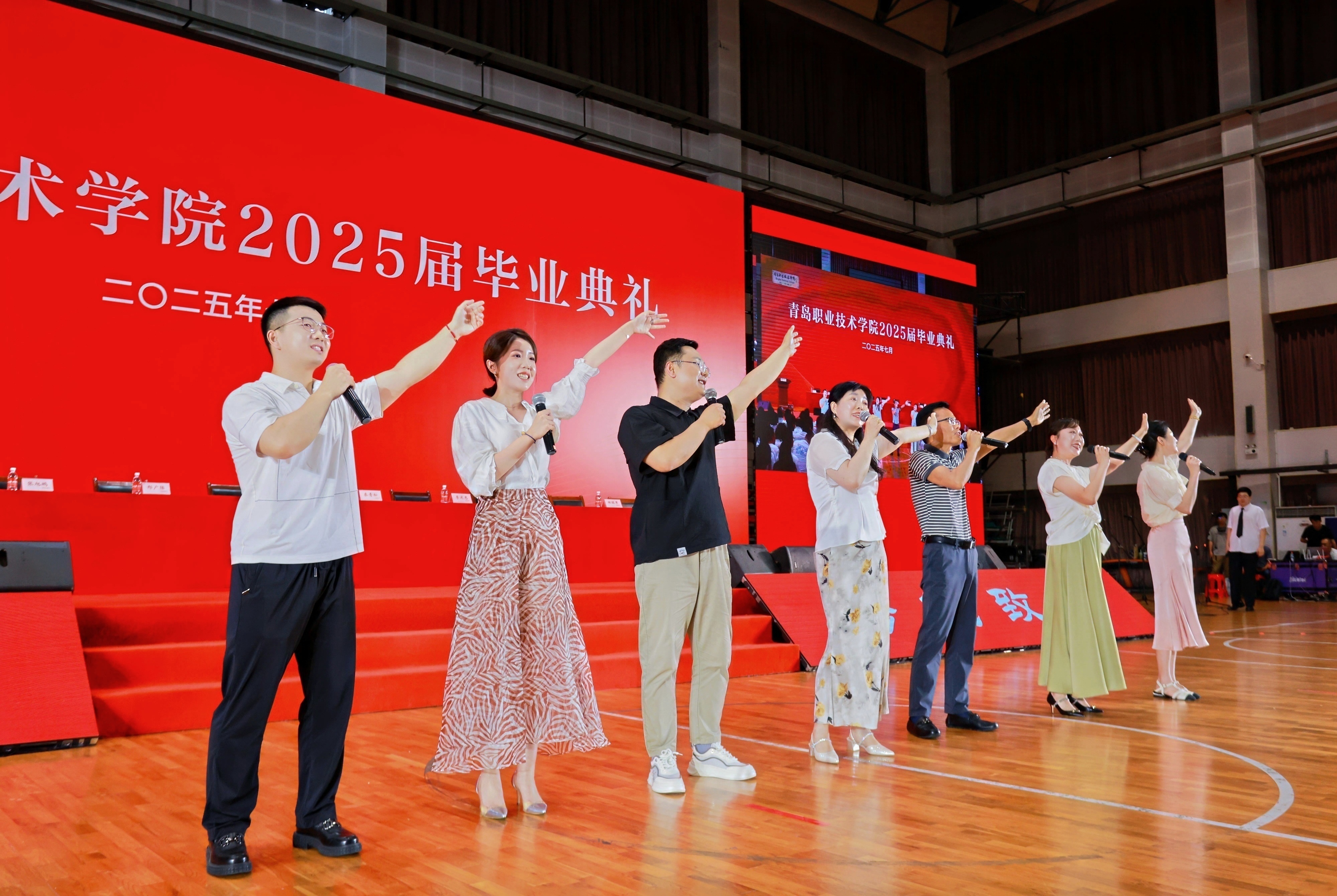 长风万里鹏程举，巨浪千重骏业开！青岛职业技术学院举行2025届毕业典礼