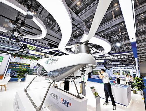 6月16日，在2025年廊坊经洽会降低全社会物流成本场景展区，一架纵列式双旋翼无人机引人注目。 本报记者 赵永辉摄