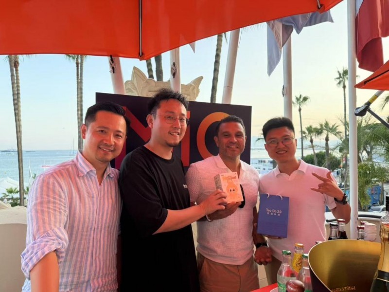 右二:MiQ联合创始人LEE | 左二:钛动科技创始人李述昊