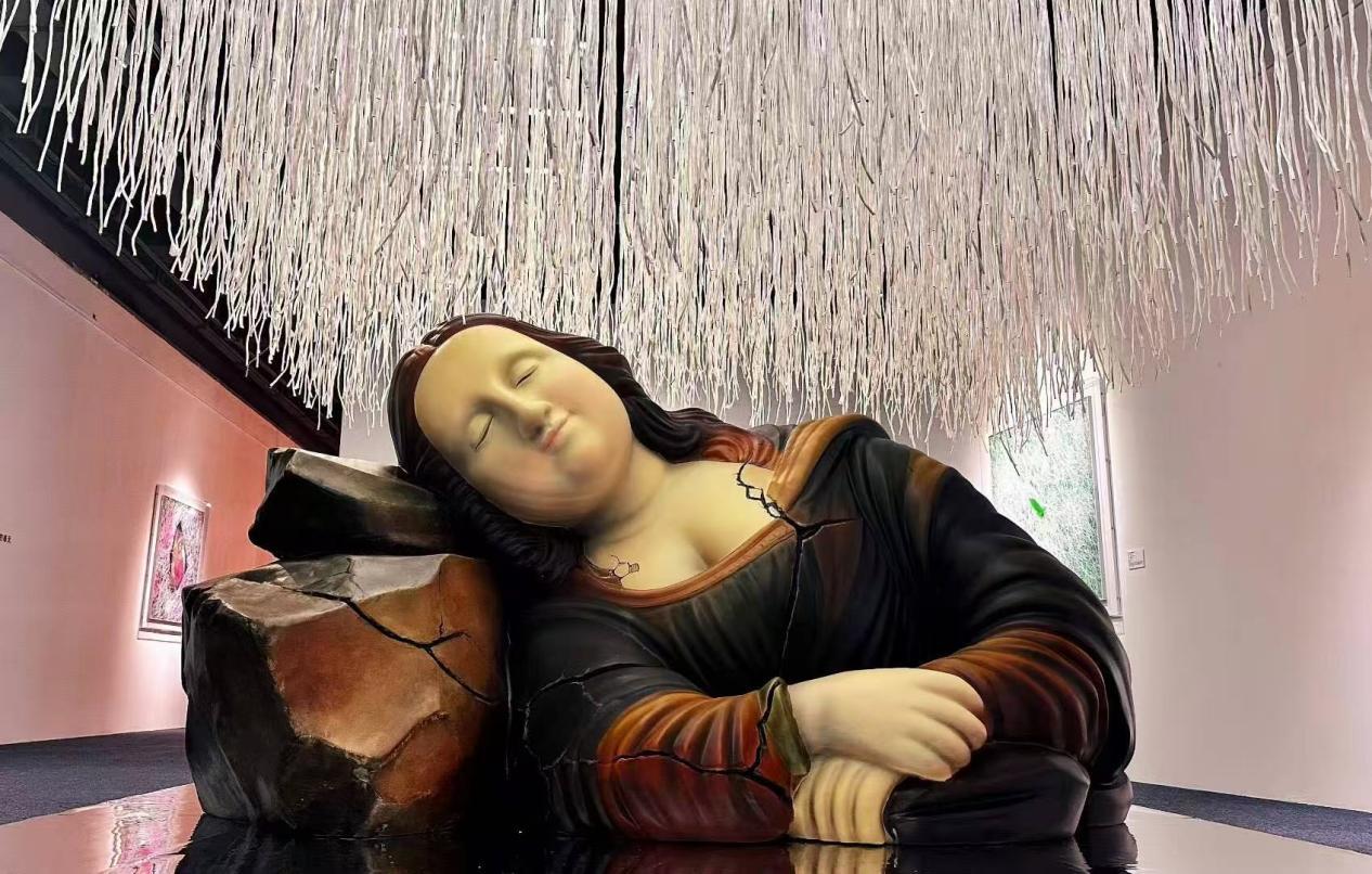 周艺文最新雕塑与纤维装置艺术作品《沉睡的蒙娜丽莎》