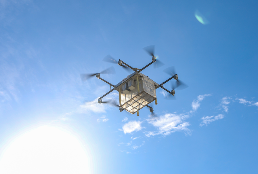 运用无人机运输农产品。