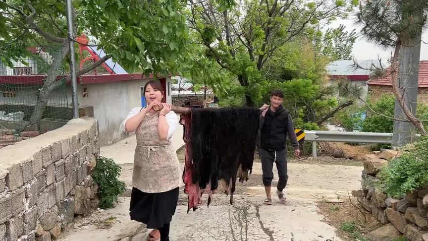 花300给日本媳妇买张牛皮！处理15个小时，吃到嘴里感觉值了